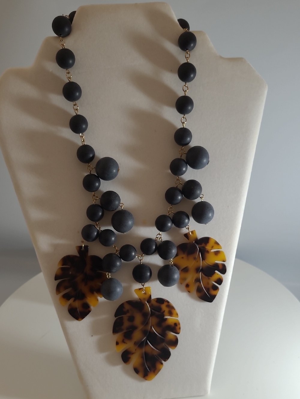 Black Bead Necklace with Tortoiseshell Leaf Pendants - Women Jewelry 18 Inch